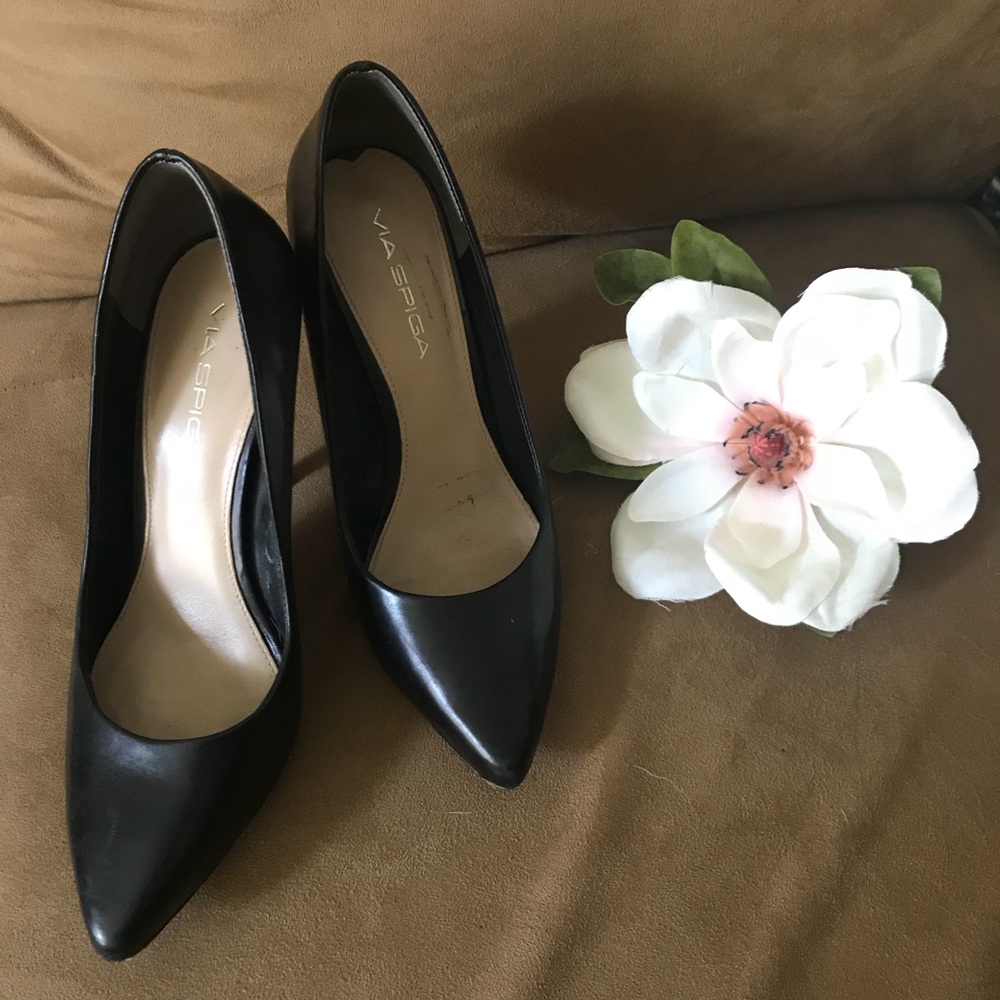 Via Spiga Classic Black Closed-Toe Heels